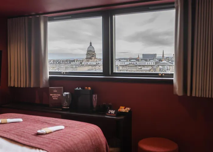 Code - The Court, EdinburghHostal